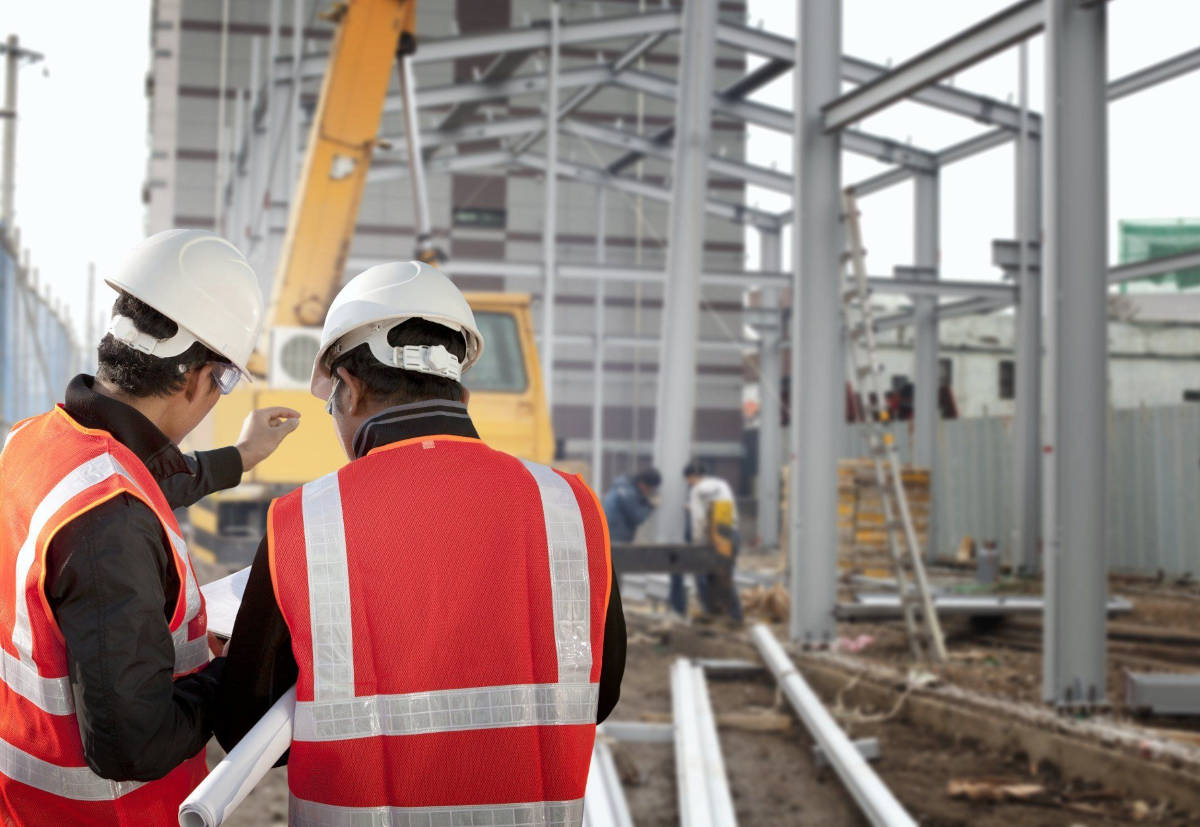 Operai a lavoro Studio ingegneristico Tentori